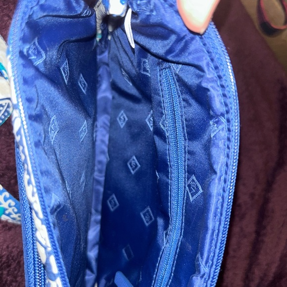 Vera Bradley Blue Print Crossbody with wallet keychain - Picture 2 of 3